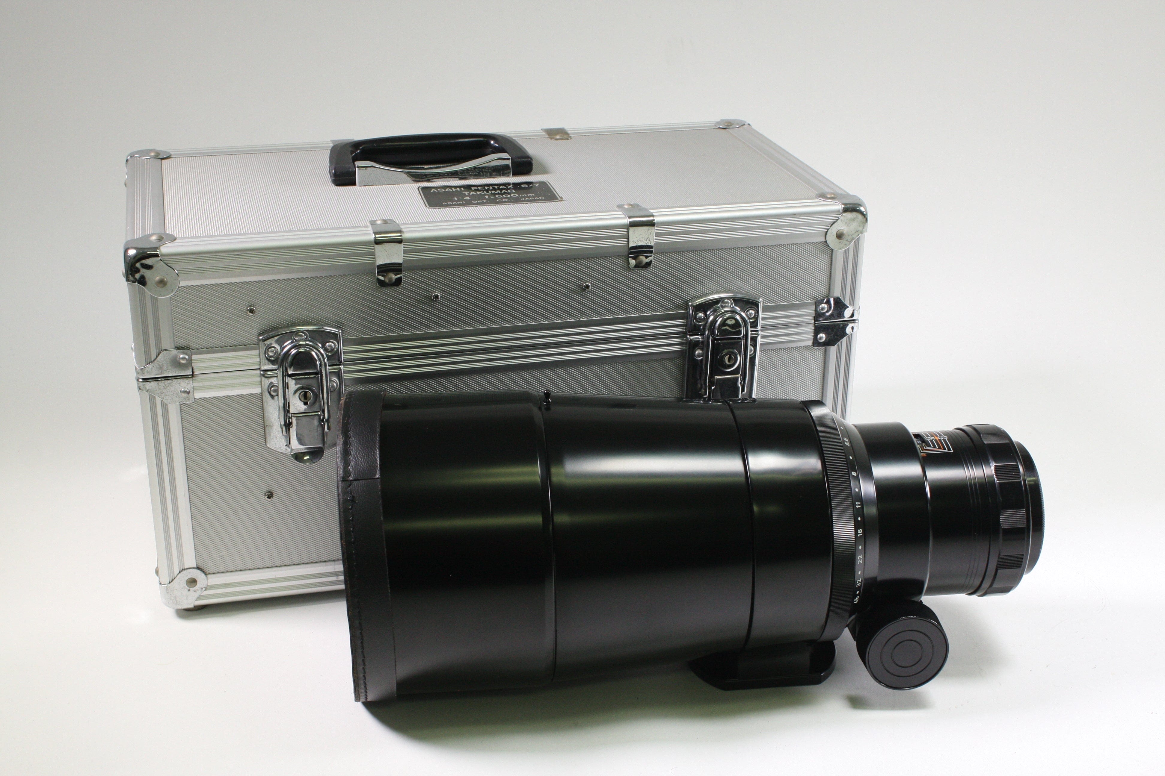 Asahi Pentax 600MM f4 Takumar for 6X7 in metal carrying case