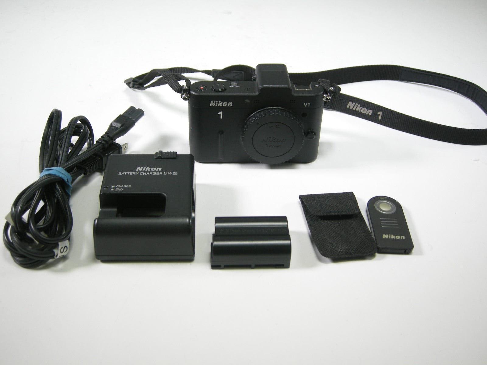 Nikon V1 Digital Mirrorless Camera Body Only Shutter Ct