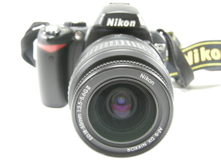 Nikon D40 6.1mp Digital SLR w/AF-S 18-55 DX ED Shutter #1,524 Digital Cameras - Digital SLR Cameras Nikon 3318891