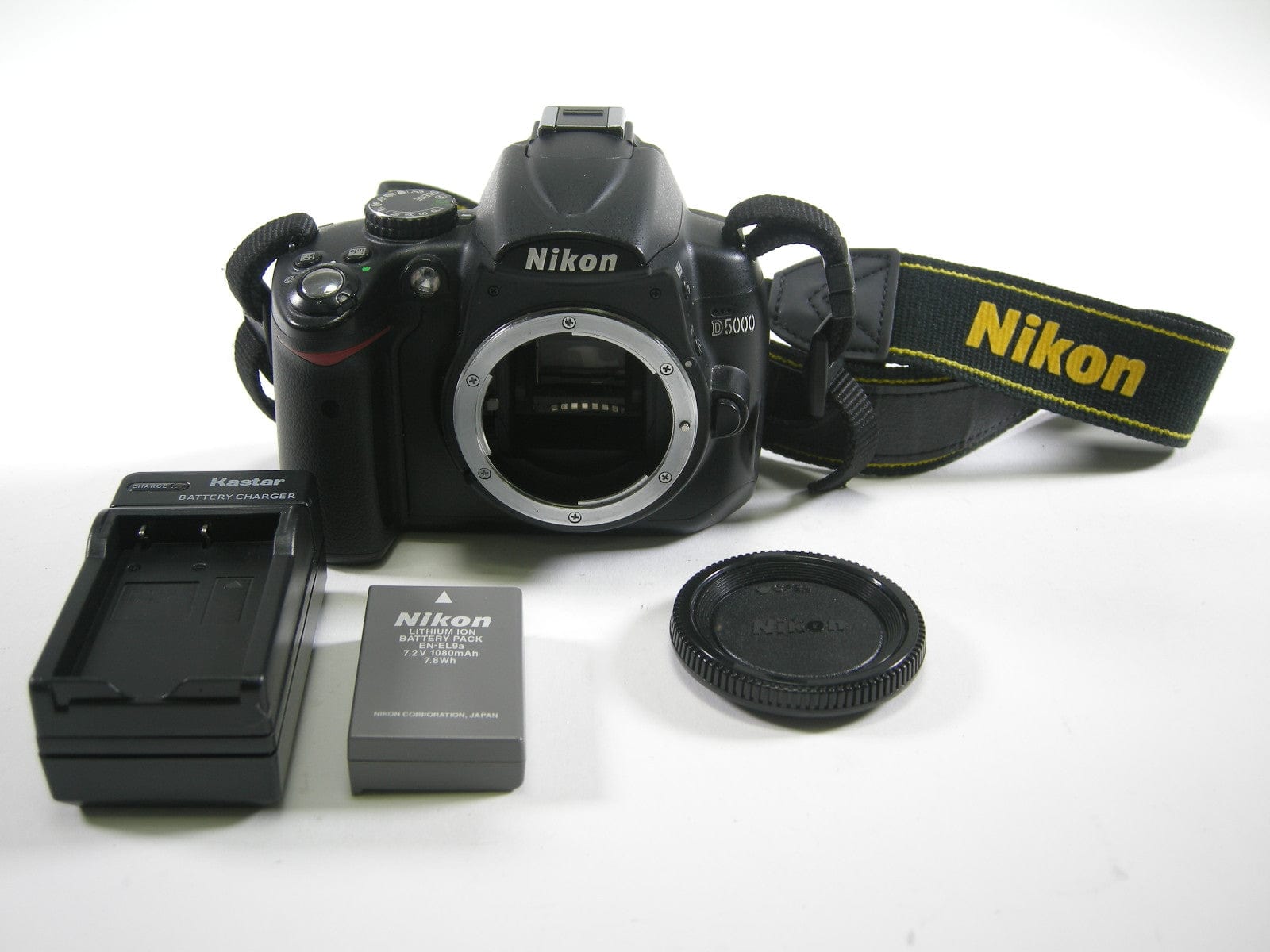 Nikon D5000 12.3mp Digital SLR Body Only Shutter Ct. 7,633