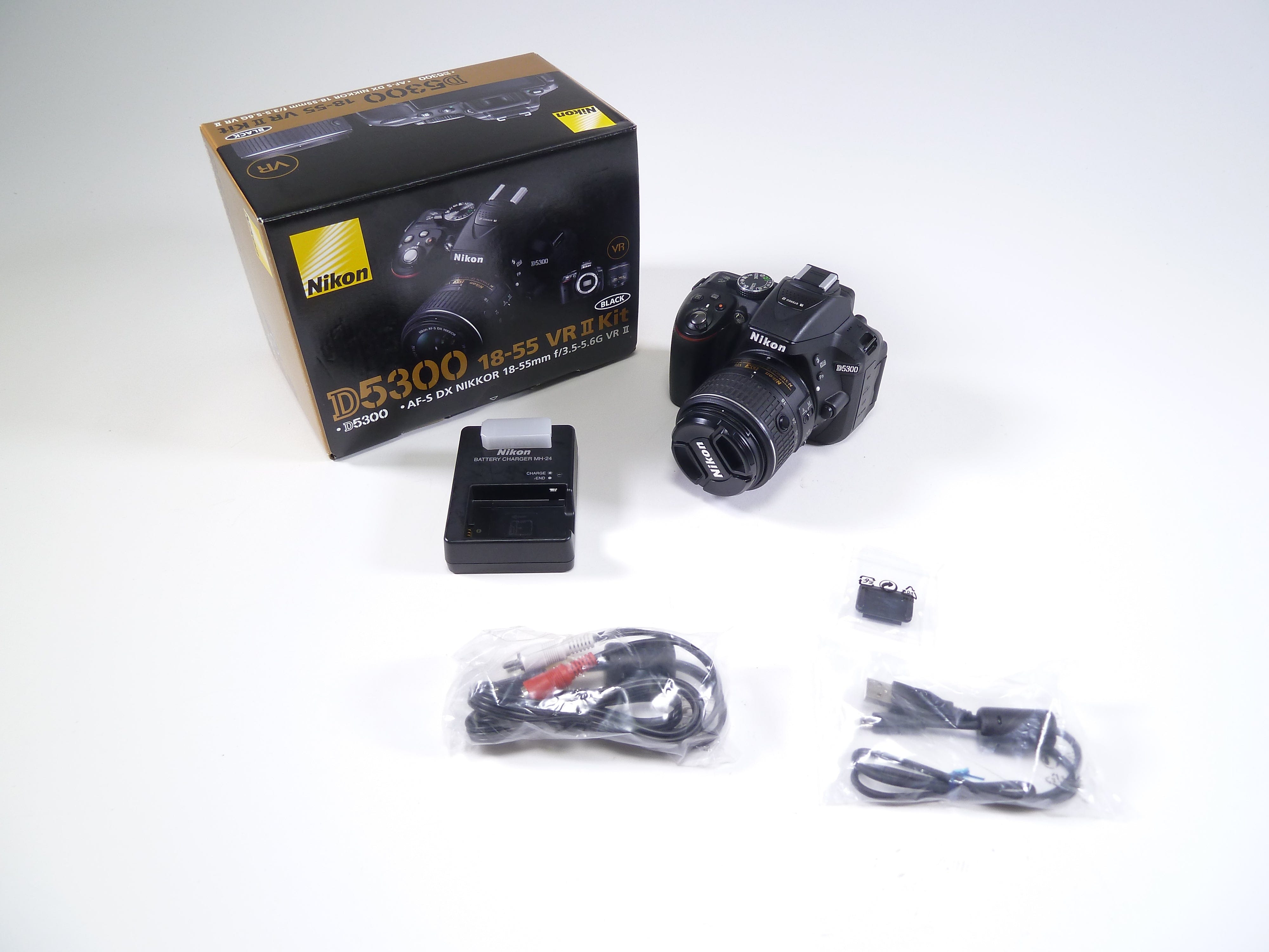 Reflex D5300 - Noir + Nikon AF-S DX Nikkor 18-105mm f/3.5-5.6G ED VR f Reflex D5300 - Noir + Nikon AF-S DX Nikkor 18-105mm f/3.5-5.6G ED VR f