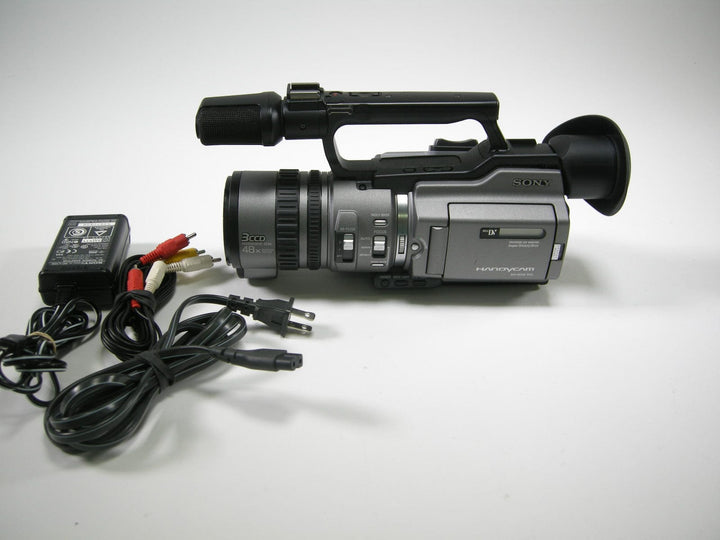 Sony DCR-VX2100 MiniDV Handycam Camcorder (Parts Only) Video Equipment - Video Camera Sony 331850