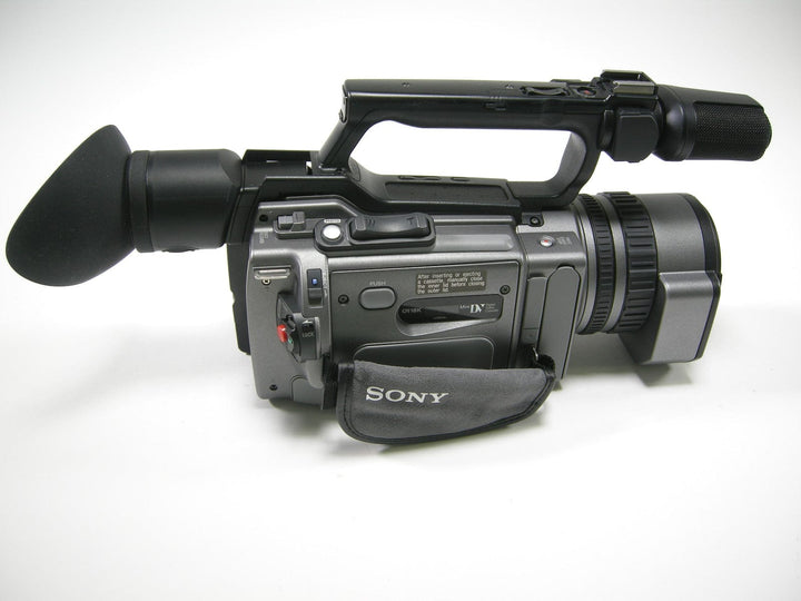 Sony DCR-VX2100 MiniDV Handycam Camcorder (Parts Only) Video Equipment - Video Camera Sony 331850