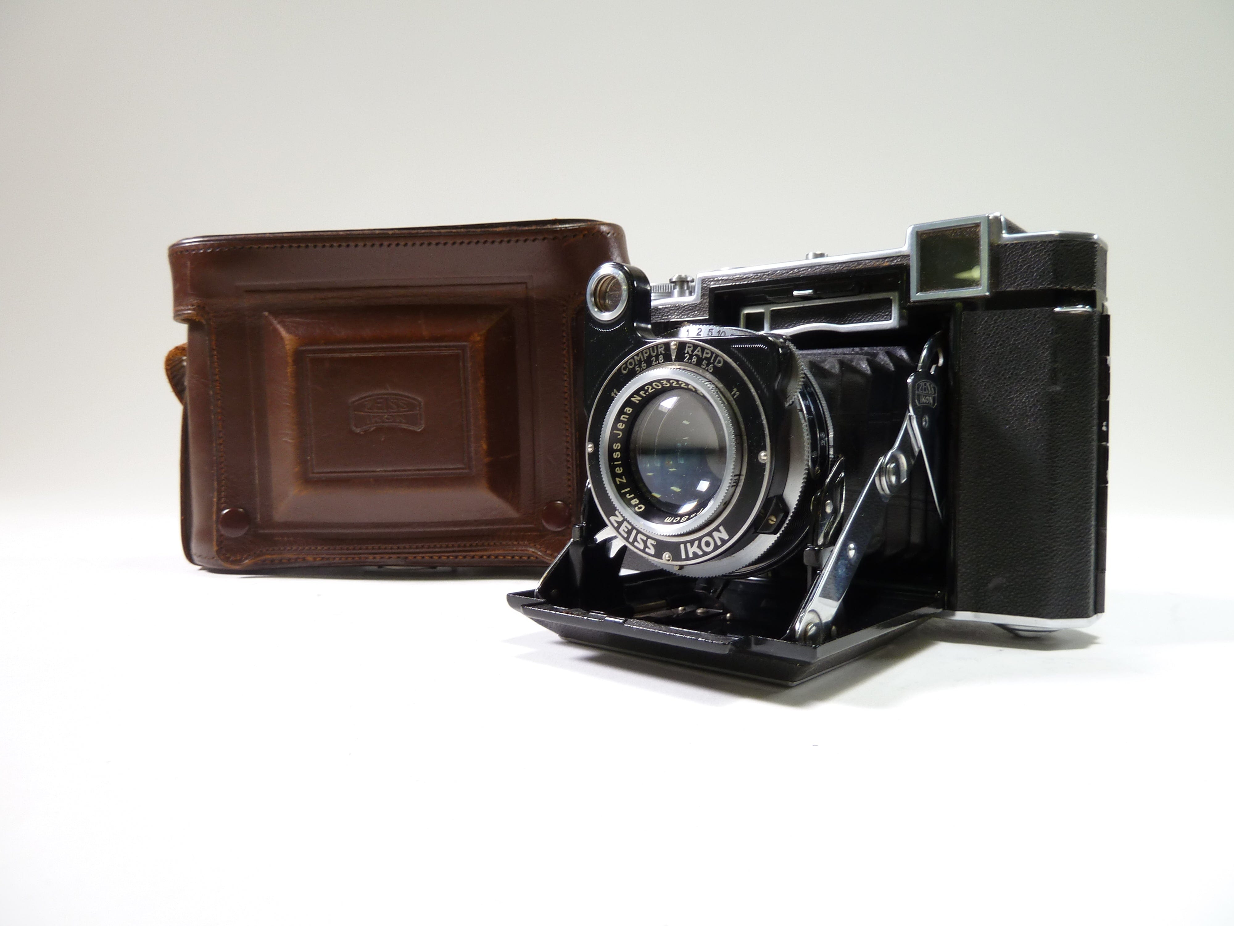 Zeiss Ikon Super Ikonta 532/16 6x9 w/ Brown Leather Case