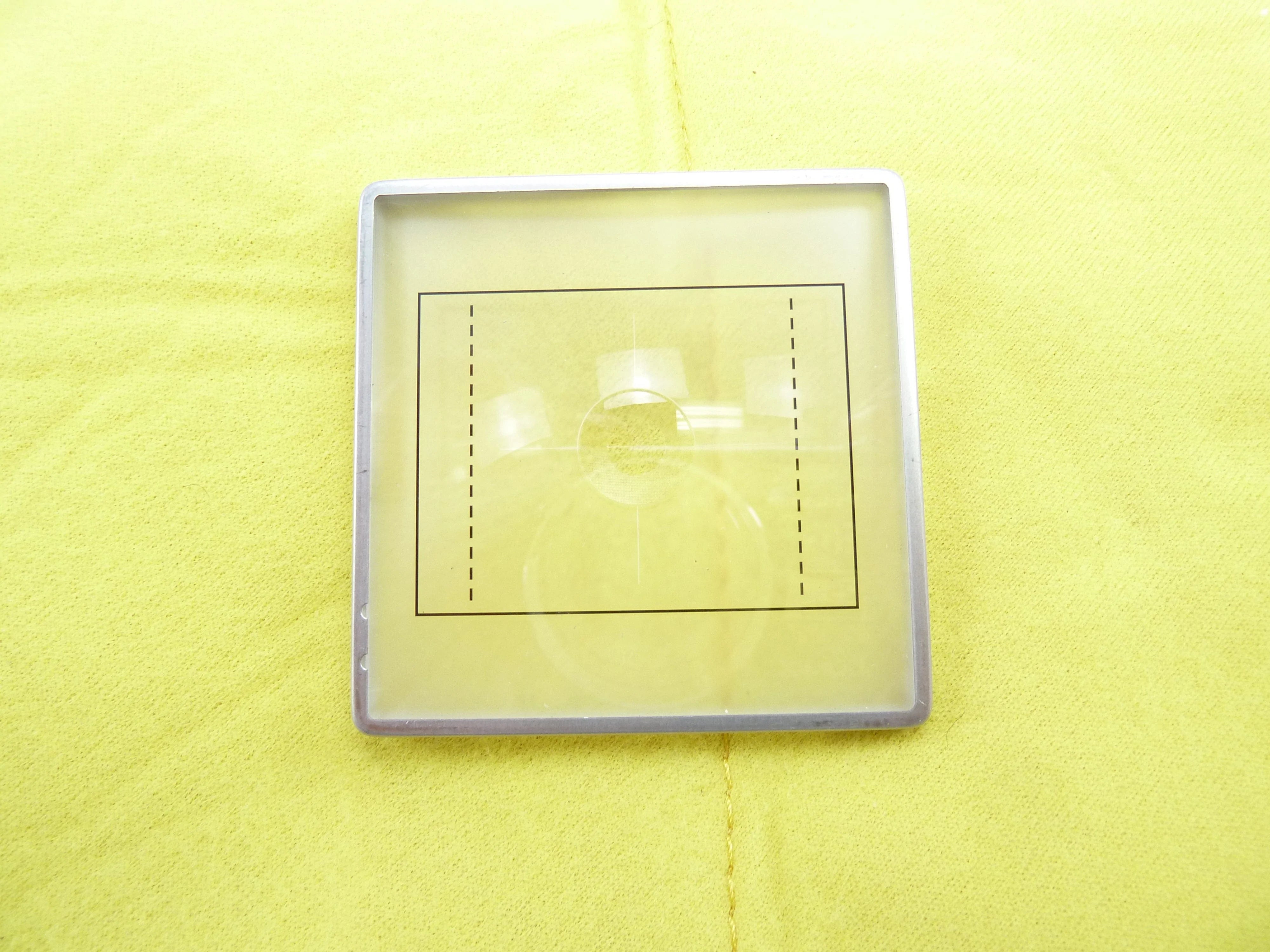 Hasselblad Acute Matte D 3042264 Focusing Screen 44x33 Split Image Hasselblad Acute Matte D 3042264 Focusing Screen 44x33 Split Image