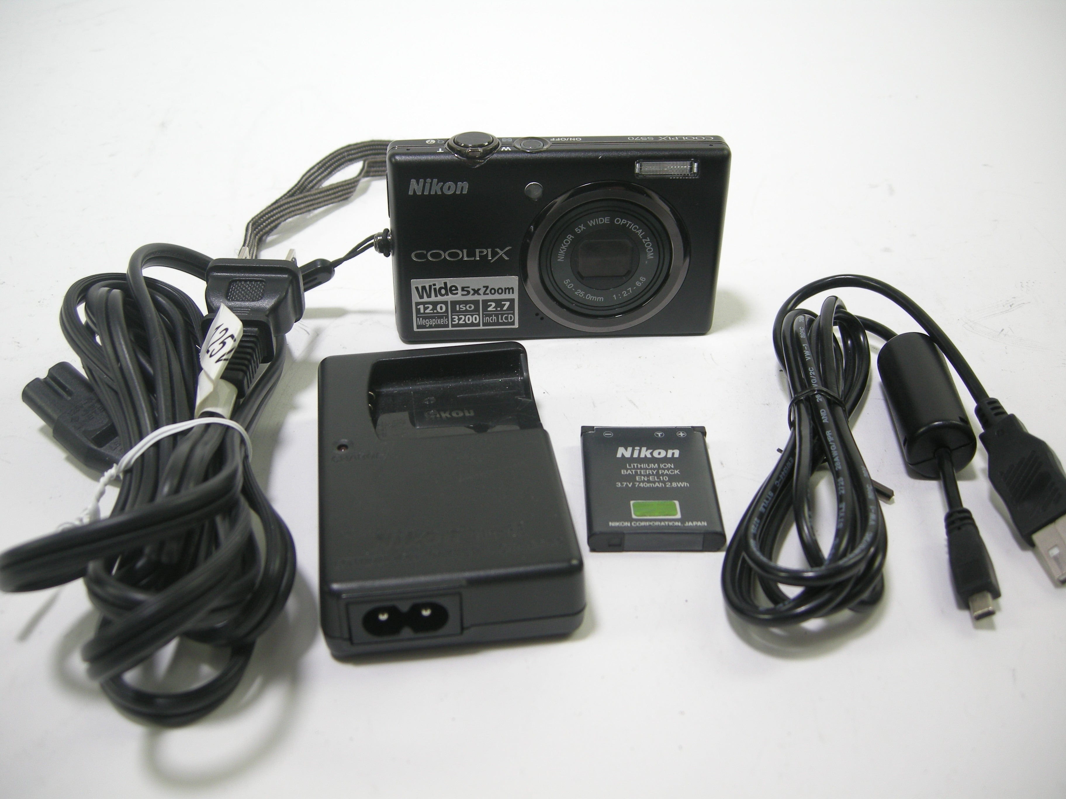 Nikon good COOLPIX S570 12.0MP Digital Camera - Black - comes with battery