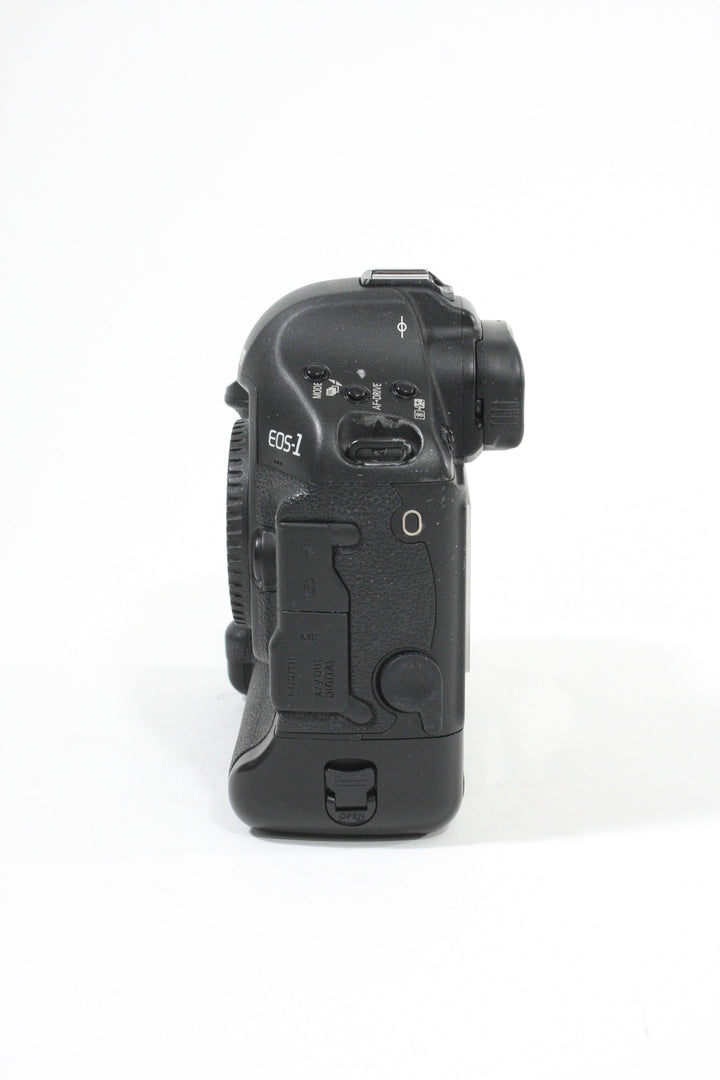 Canon 1D Mark IV - Shutter Count 76114 Digital Cameras - Digital SLR Cameras Canon 0220100558