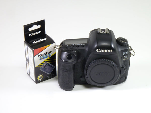 Canon 5D Mark IV body only - Shutter Count 90251 Digital Cameras - Digital SLR Cameras Canon 062053001155