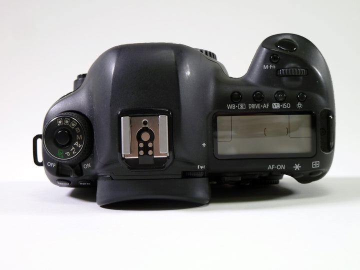 Canon 5D Mark IV Body Shutter Count 96877 Digital Cameras - Digital SLR Cameras Canon 262057002650