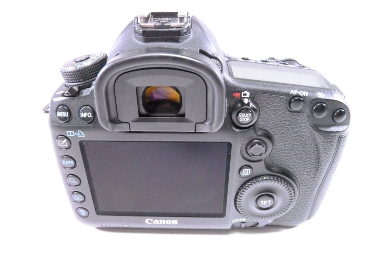 Canon 5D MK III Body Shutter Count  88296 Digital Cameras - Digital SLR Cameras Canon 412023000491