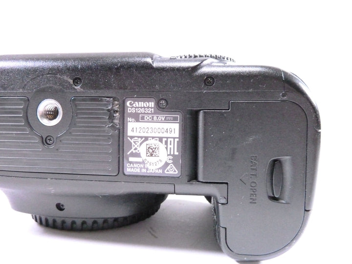 Canon 5D MK III Body Shutter Count  88296 Digital Cameras - Digital SLR Cameras Canon 412023000491