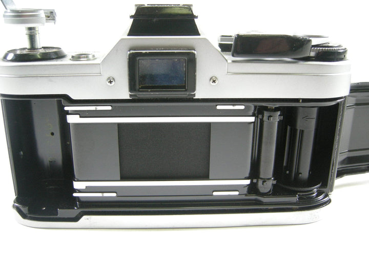 Canon AE-1 35mm SLR camera w/ FD 50mm f1.8 S.C. 35mm Film Cameras - 35mm SLR Cameras - 35mm SLR Student Cameras Canon 2328532