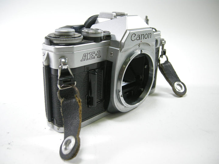 Canon AE-1 35mm SLR film camera Body Only (Parts only) 35mm Film Cameras - 35mm SLR Cameras Canon 5372313