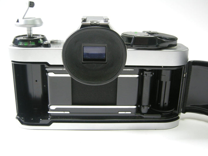 Canon AE-1 Program 35mm SLR camera w/50mm f1.8 35mm Film Cameras - 35mm SLR Cameras - 35mm SLR Student Cameras Canon 4379815