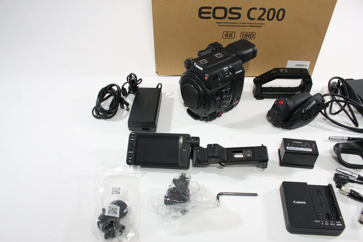 Canon C200 with Monitor and Accessories 427 hours on the Body