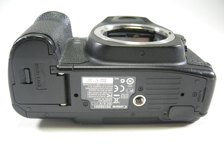 Canon EOS 5D Mark II 21mp Digital SLR Body only SC# over 50,000 Digital Cameras - Digital SLR Cameras Canon 3321611351
