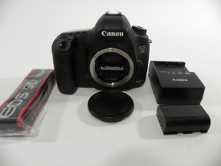 Canon EOS 5D Mark III 22.3mp Digital SLR Body Only S/C 20,427 Digital Cameras - Digital SLR Cameras Canon 082034000137