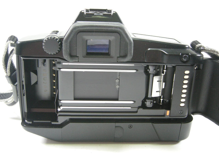 Canon EOS 650 35mm SLR w/EF 50mm f1.8 35mm Film Cameras - 35mm SLR Cameras Canon 1075025