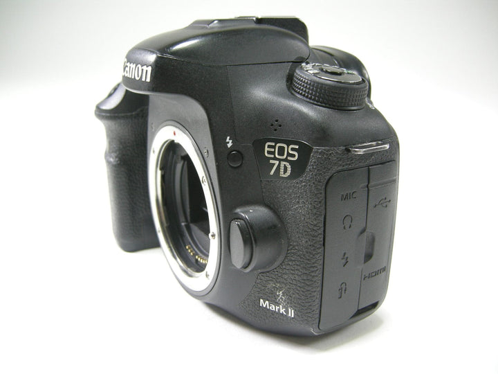Canon EOS 7D Mark II 20.2mp Digital SLR Body Only Shutter #233,572 Digital Cameras - Digital SLR Cameras Canon 022020000232