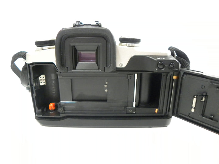 Canon EOS Elan II E 35mm SLR Film Camera Body Only 35mm Film Cameras - 35mm SLR Cameras Canon 9518846