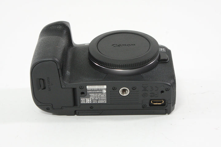Canon EOS R w/Battery Grip BG-E22 - Shutter Count 62000 or less Digital Cameras - Digital Mirrorless Cameras Canon 022021000230