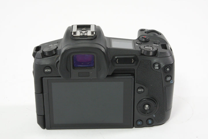 Canon EOS R w/Battery Grip BG-E22 - Shutter Count 62000 or less Digital Cameras - Digital Mirrorless Cameras Canon 022021000230