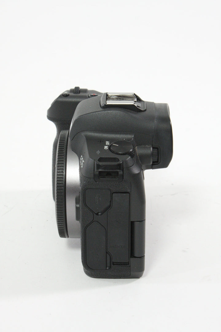 Canon EOS R w/Battery Grip BG-E22 - Shutter Count 62000 or less Digital Cameras - Digital Mirrorless Cameras Canon 022021000230
