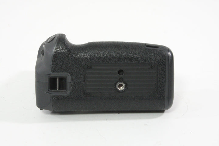 Canon EOS R w/Battery Grip BG-E22 - Shutter Count 62000 or less Digital Cameras - Digital Mirrorless Cameras Canon 022021000230