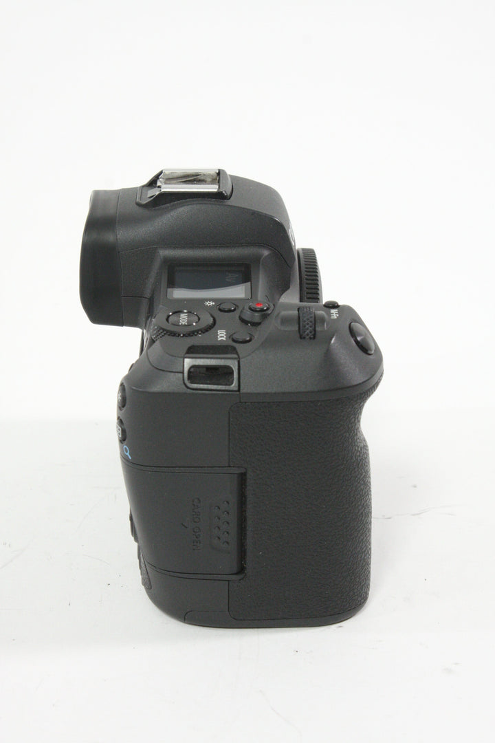 Canon EOS R w/Battery Grip BG-E22 - Shutter Count 62000 or less Digital Cameras - Digital Mirrorless Cameras Canon 022021000230