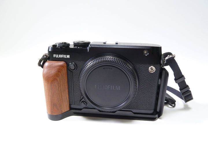 Fujifilm GFX 50R w Small Rig Cage Shutter Count 14063 Digital Cameras - Digital Mirrorless Cameras Fujifilm 91051144