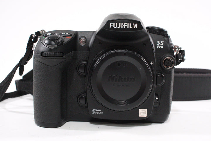 Fujifilm S5 Pro Camera Body  Nikon F Mount Shutter Count 2300 Digital Cameras - Digital SLR Cameras Fujifilm 72A11915