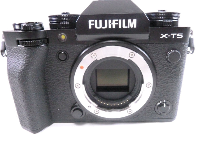 Fujifilm X-T5 Body Shutter Count 69 Digital Cameras - Digital Mirrorless Cameras Fujifilm 3AA20503