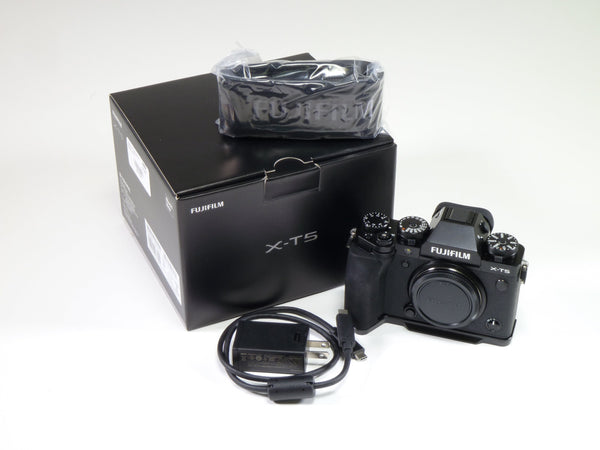 Fujifilm X-T5 Mirrorless Digital Camera with SmallRig L-Shape Grip - Shutter Count 66 Digital Cameras - Digital Mirrorless Cameras Fujifilm 3DA03347