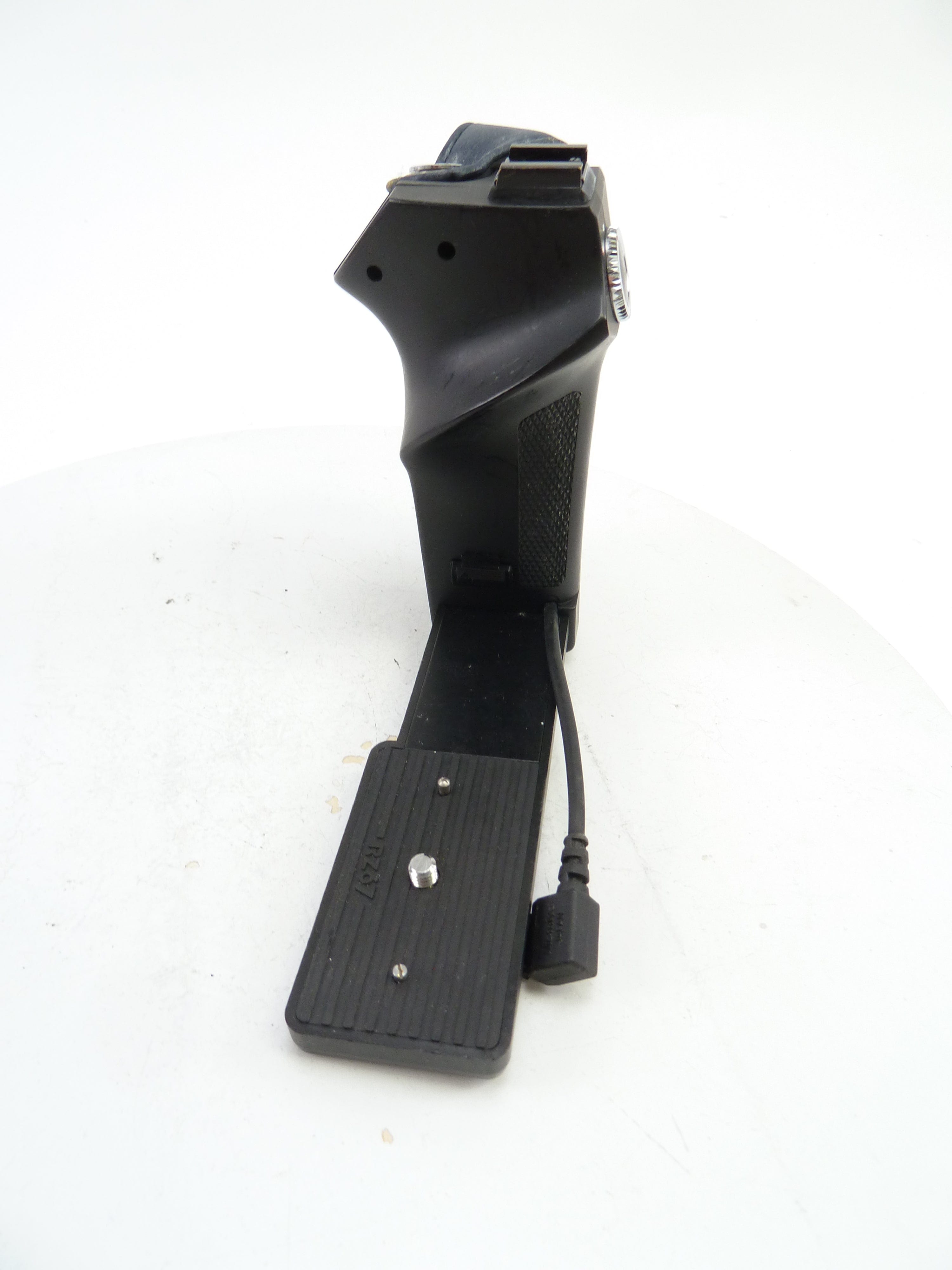 Mamiya RZ67 Left Hand Grip with Electronic Cable – Camera Exchange