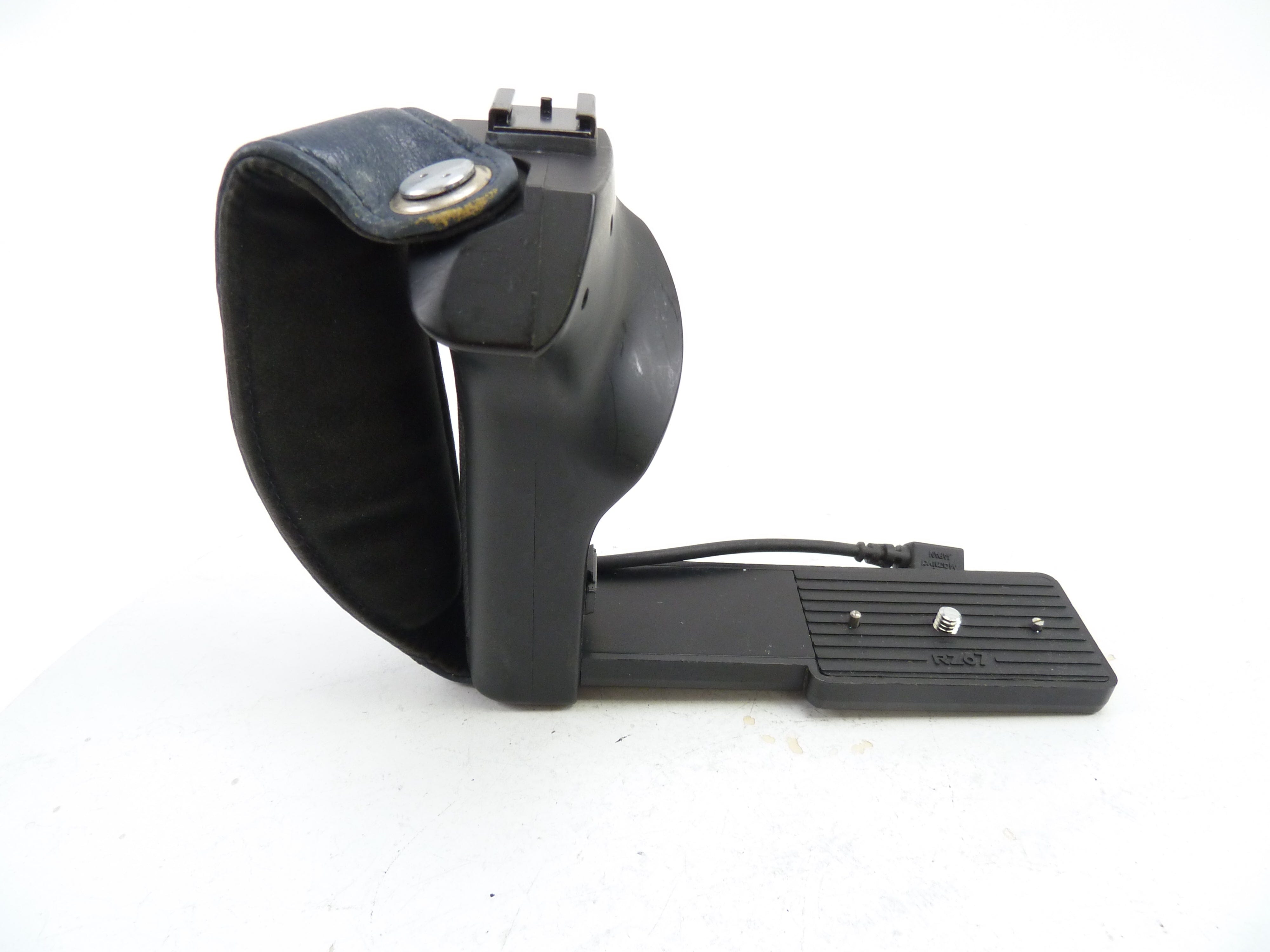 【美品】Mamiya RZ67 レフトグリップ Near MINT] Mamiya Left Hand Grip Electronic Release For RZ67 Pro