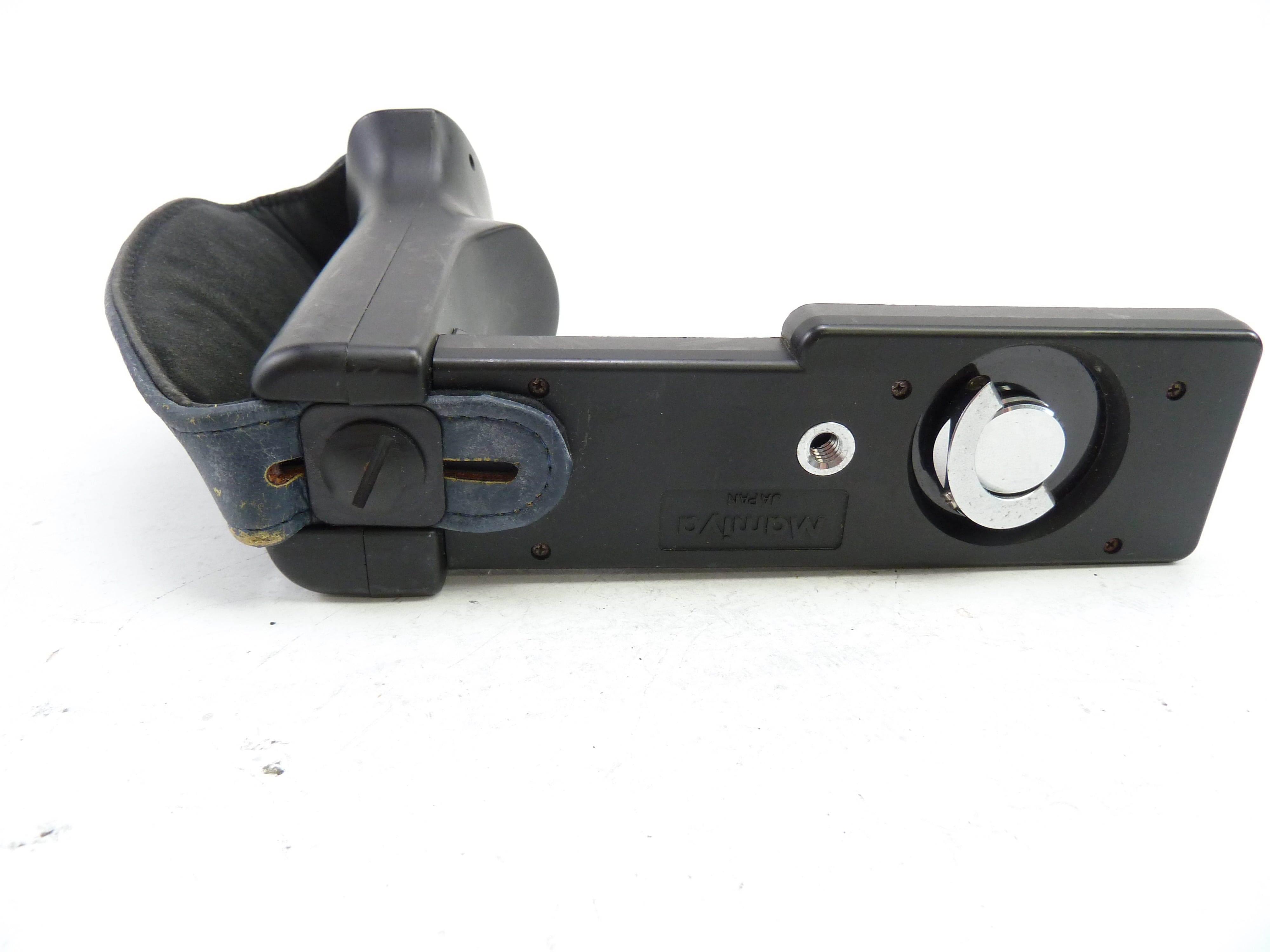 Mamiya RZ67 Left Hand Grip with Electronic Cable – Camera Exchange Mamiya RZ67 Left Hand Grip with Electronic Cable – Camera Exchange