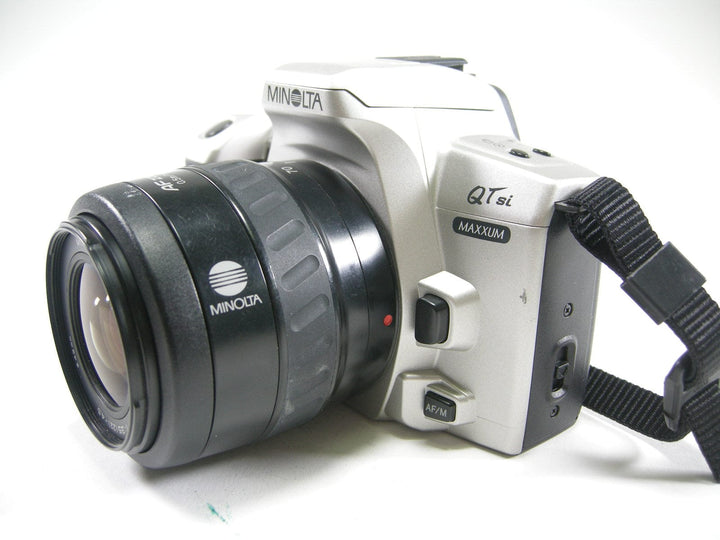 Minolta Maxxum QTsi 35mm SLR w/AF 35-70 f3.5-4.5 35mm Film Cameras - 35mm SLR Cameras Minolta 97102748