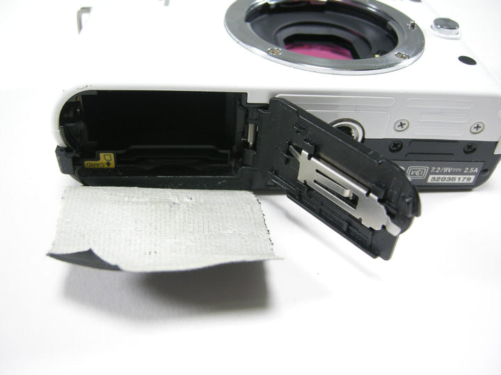 Nikon 1 J1 10.1mp Mirrorless Digital Camera body only  (Parts AS IS ) Digital Cameras - Digital Mirrorless Cameras Nikon 32035179