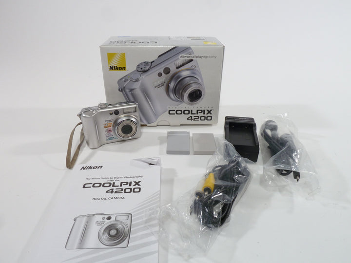 Nikon Coolpix E4200 4.0mp Digital Camera Digital Cameras - Digital Point and Shoot Cameras Nikon 3501620