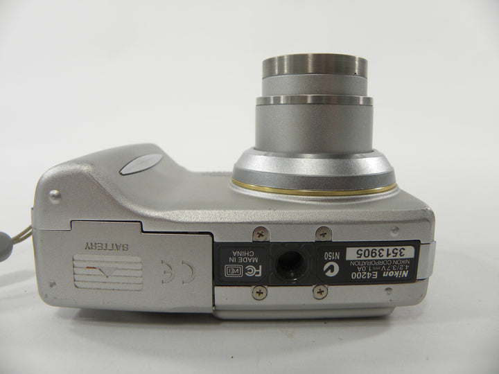 Nikon Coolpix E4200 4.0mp Digital Camera Digital Cameras - Digital Point and Shoot Cameras Nikon 3513905