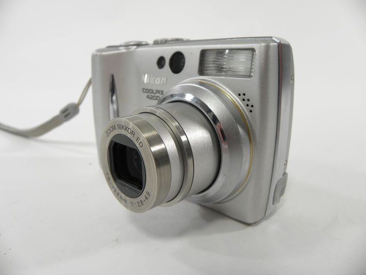 Nikon Coolpix E4200 4.0mp Digital Camera Digital Cameras - Digital Point and Shoot Cameras Nikon 3513905