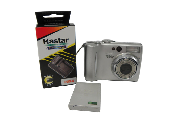 Nikon Coolpix E4200 4.0mp Digital Camera Digital Cameras - Digital Point and Shoot Cameras Nikon 3513905