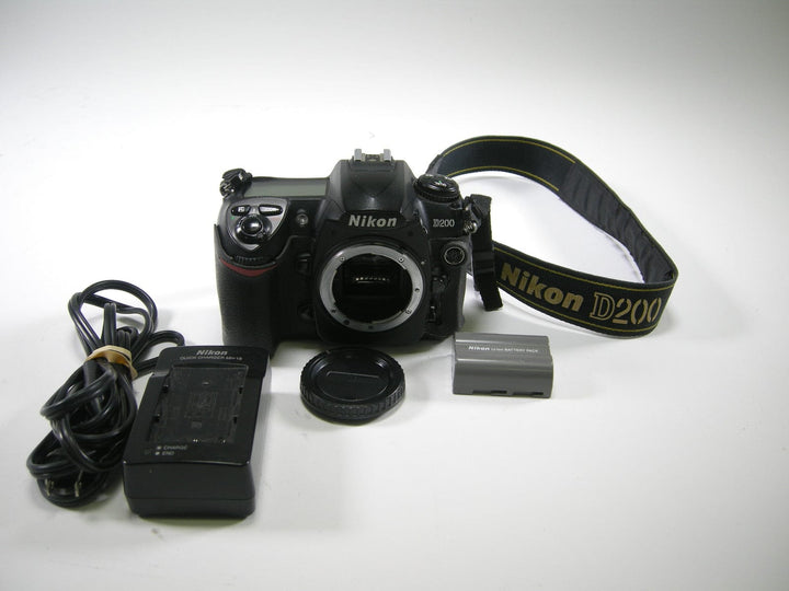 Nikon D200 10.2mp Digital SLR Body Only  AS IS  NO RETUNS!! shutter ct. 85,586 Digital Cameras - Digital SLR Cameras Nikon 3172689