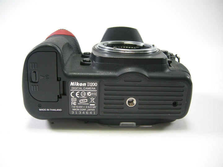 Nikon D200 10.2mp Digital SLR Body only Shutter Ct. 9,211 Digital Cameras - Digital SLR Cameras Nikon 3134641