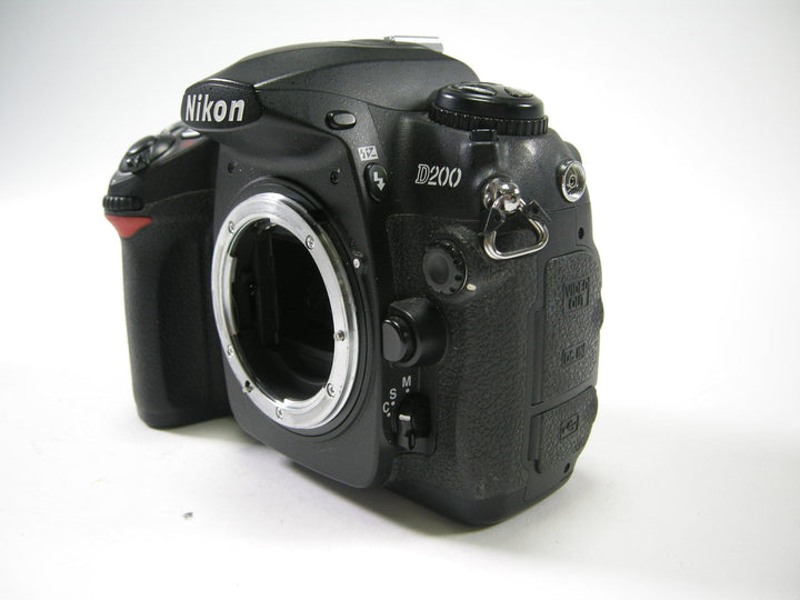 Nikon D200 10.2mp Digital SLR Body only Shutter Ct. 9,211 Digital Cameras - Digital SLR Cameras Nikon 3134641