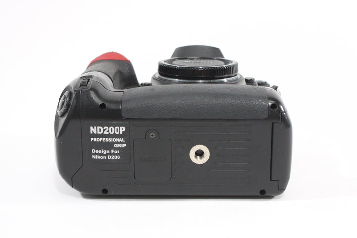 Nikon D200 DSLR Body Only with ND200P Battery Grip - Shutter Count 9965 Digital Cameras - Digital SLR Cameras Nikon 3187482