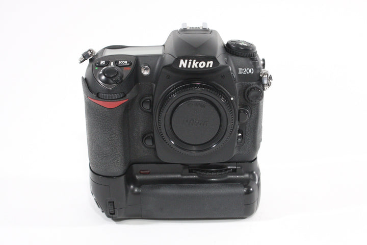 Nikon D200 DSLR Body Only with ND200P Battery Grip - Shutter Count 9965 Digital Cameras - Digital SLR Cameras Nikon 3187482