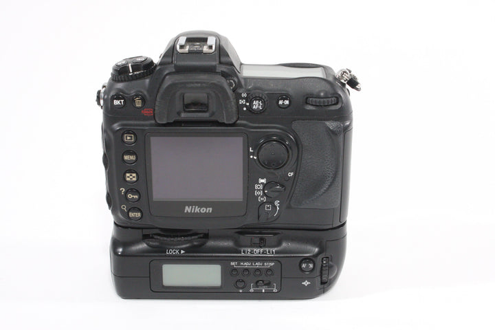 Nikon D200 DSLR Body Only with ND200P Battery Grip - Shutter Count 9965 Digital Cameras - Digital SLR Cameras Nikon 3187482