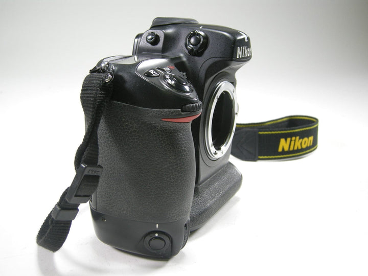 Nikon D2X 12.4mp Digital SLR Body Only Shutter#153,721 Digital Cameras - Digital SLR Cameras Nikon 5000857