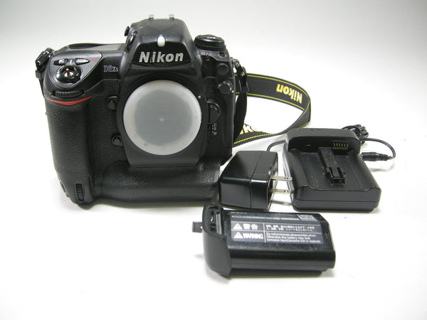 Nikon D2Xs 12.4mp Digital SLR Body Only Shutter Ct. #4,375 "Please Read" Digital Cameras - Digital SLR Cameras Nikon 6024188